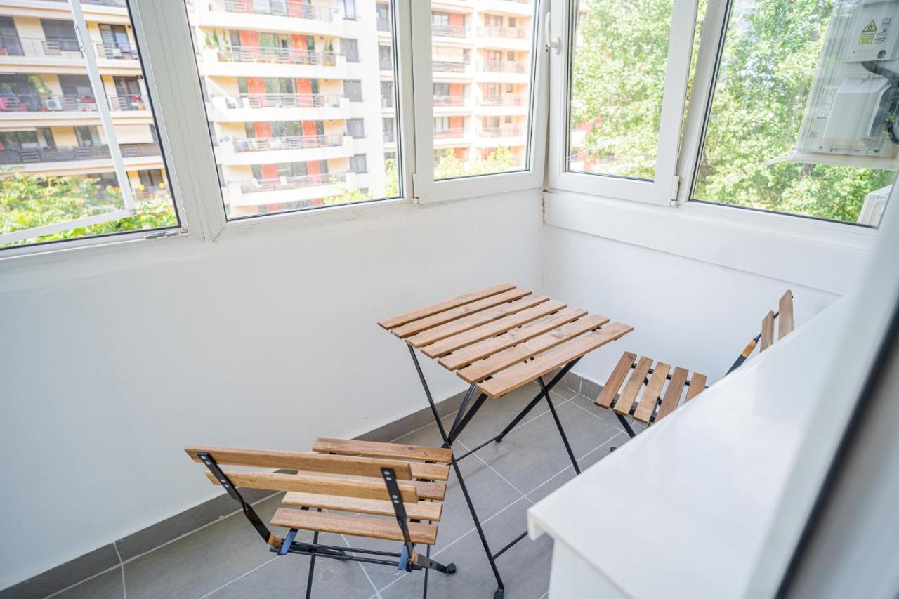 Spacious Newly Renovated 2Br Apartments With Balcony Bukares Bagian luar foto