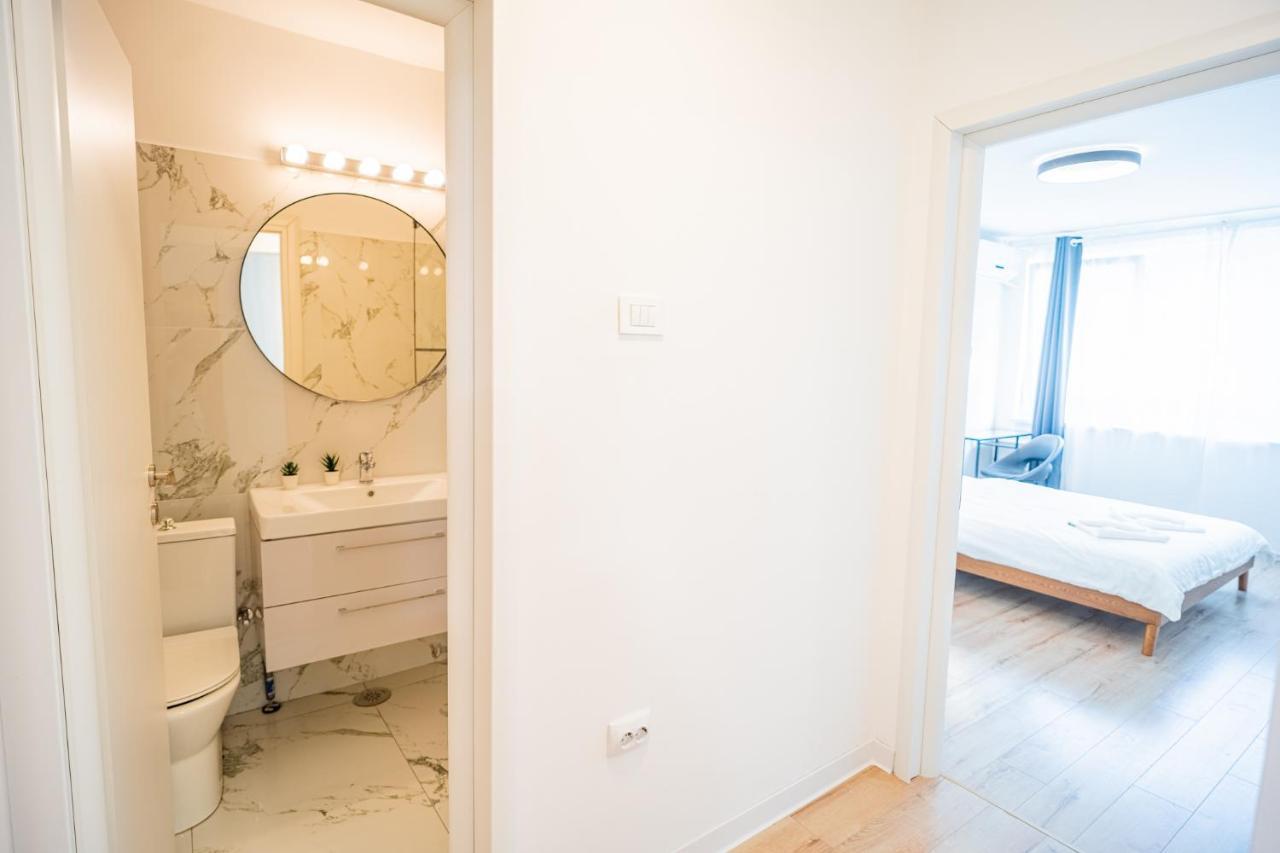 Spacious Newly Renovated 2Br Apartments With Balcony Bukares Bagian luar foto