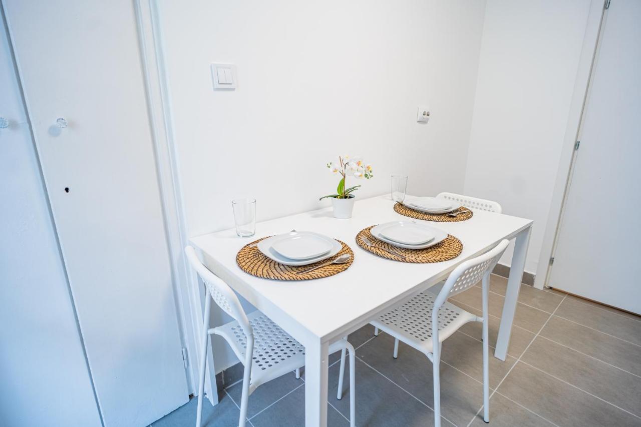 Spacious Newly Renovated 2Br Apartments With Balcony Bukares Bagian luar foto