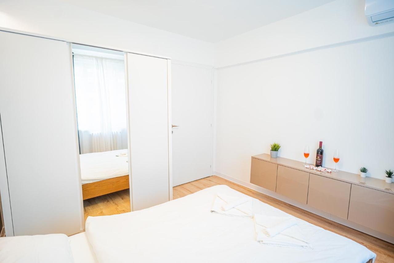 Spacious Newly Renovated 2Br Apartments With Balcony Bukares Bagian luar foto