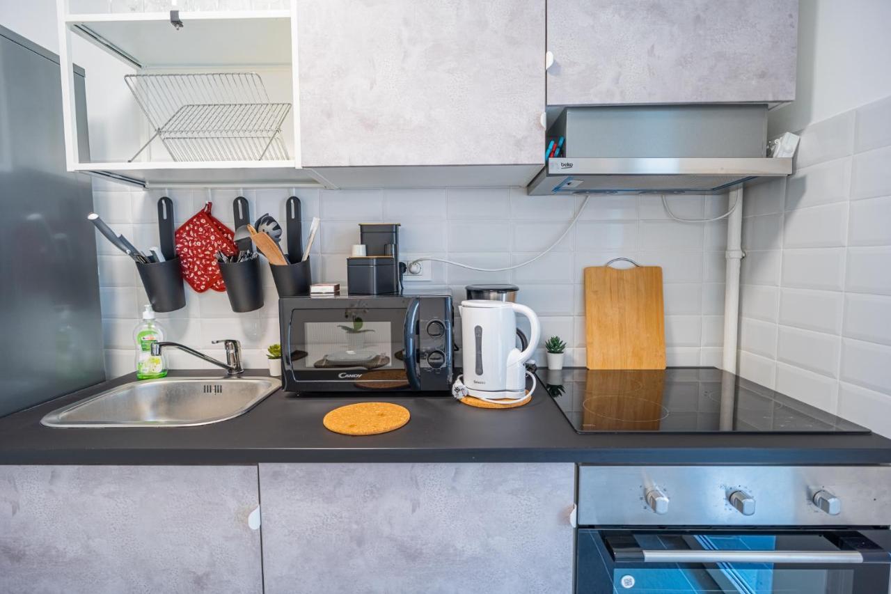 Spacious Newly Renovated 2Br Apartments With Balcony Bukares Bagian luar foto