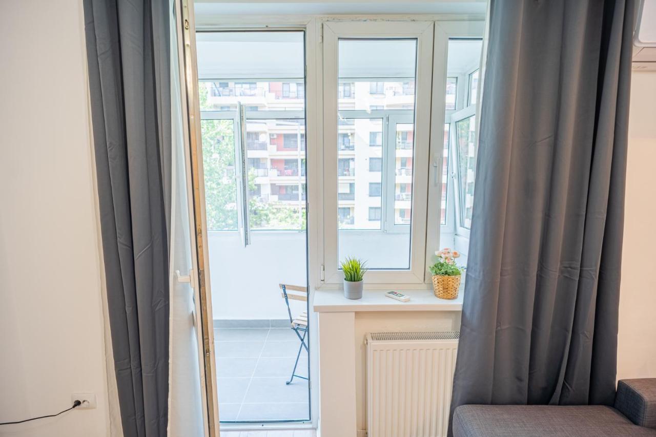 Spacious Newly Renovated 2Br Apartments With Balcony Bukares Bagian luar foto