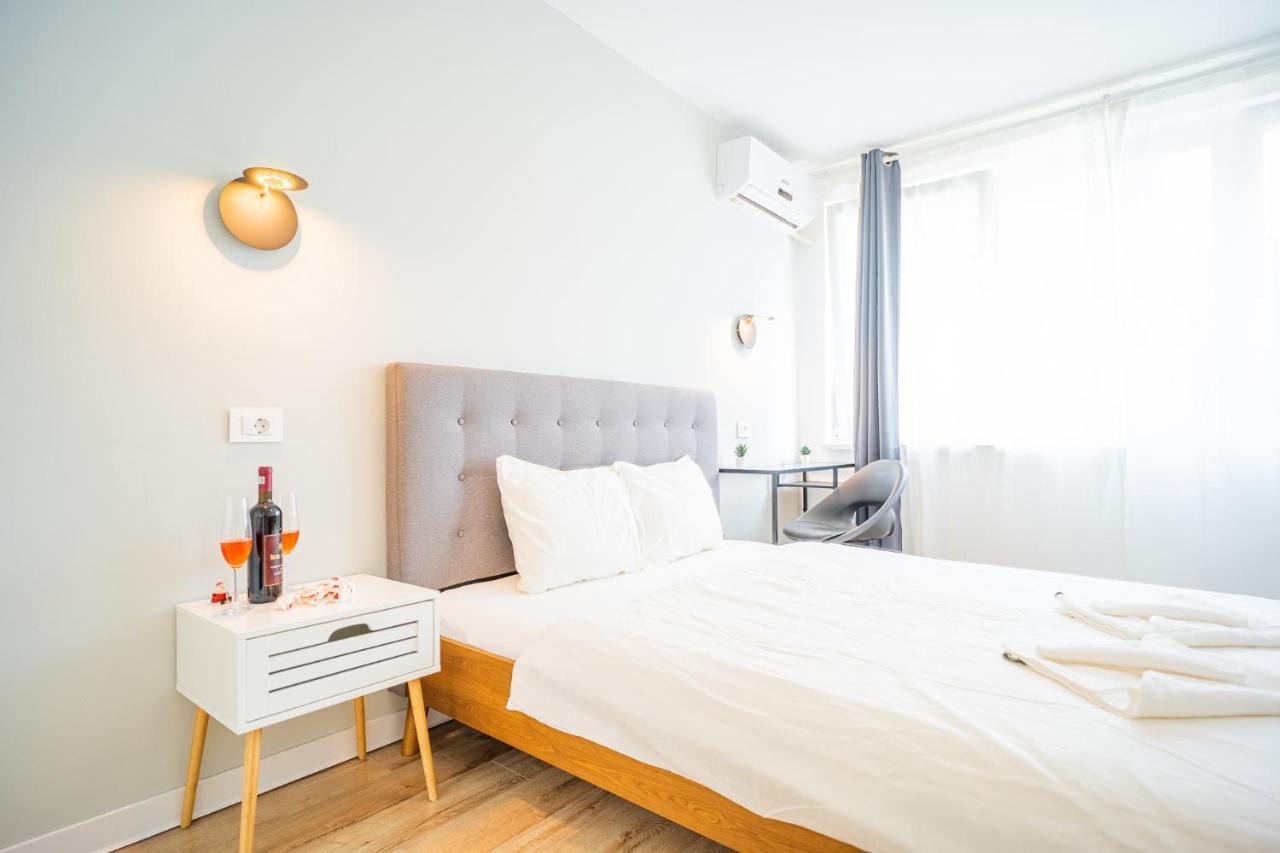Spacious Newly Renovated 2Br Apartments With Balcony Bukares Bagian luar foto