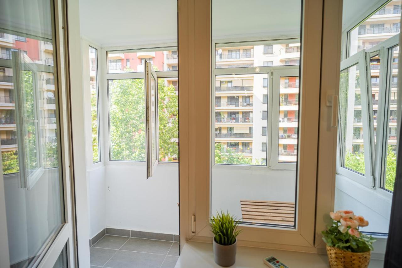Spacious Newly Renovated 2Br Apartments With Balcony Bukares Bagian luar foto