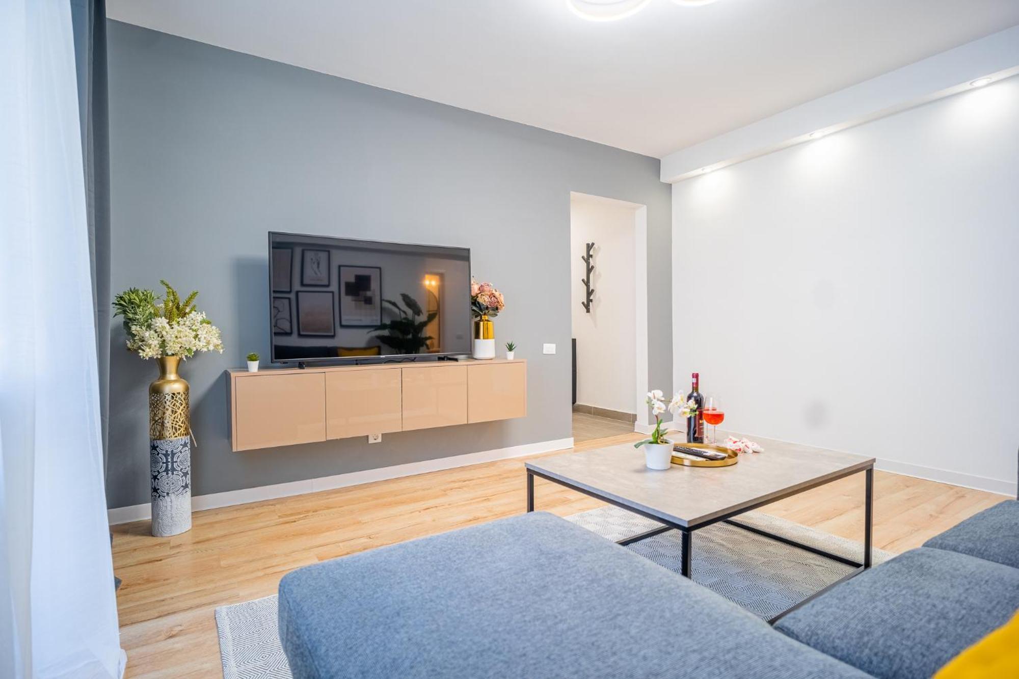 Spacious Newly Renovated 2Br Apartments With Balcony Bukares Bagian luar foto