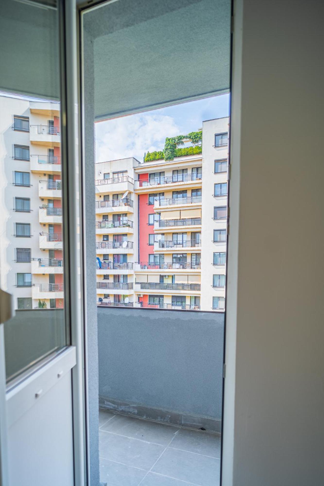 Spacious Newly Renovated 2Br Apartments With Balcony Bukares Bagian luar foto