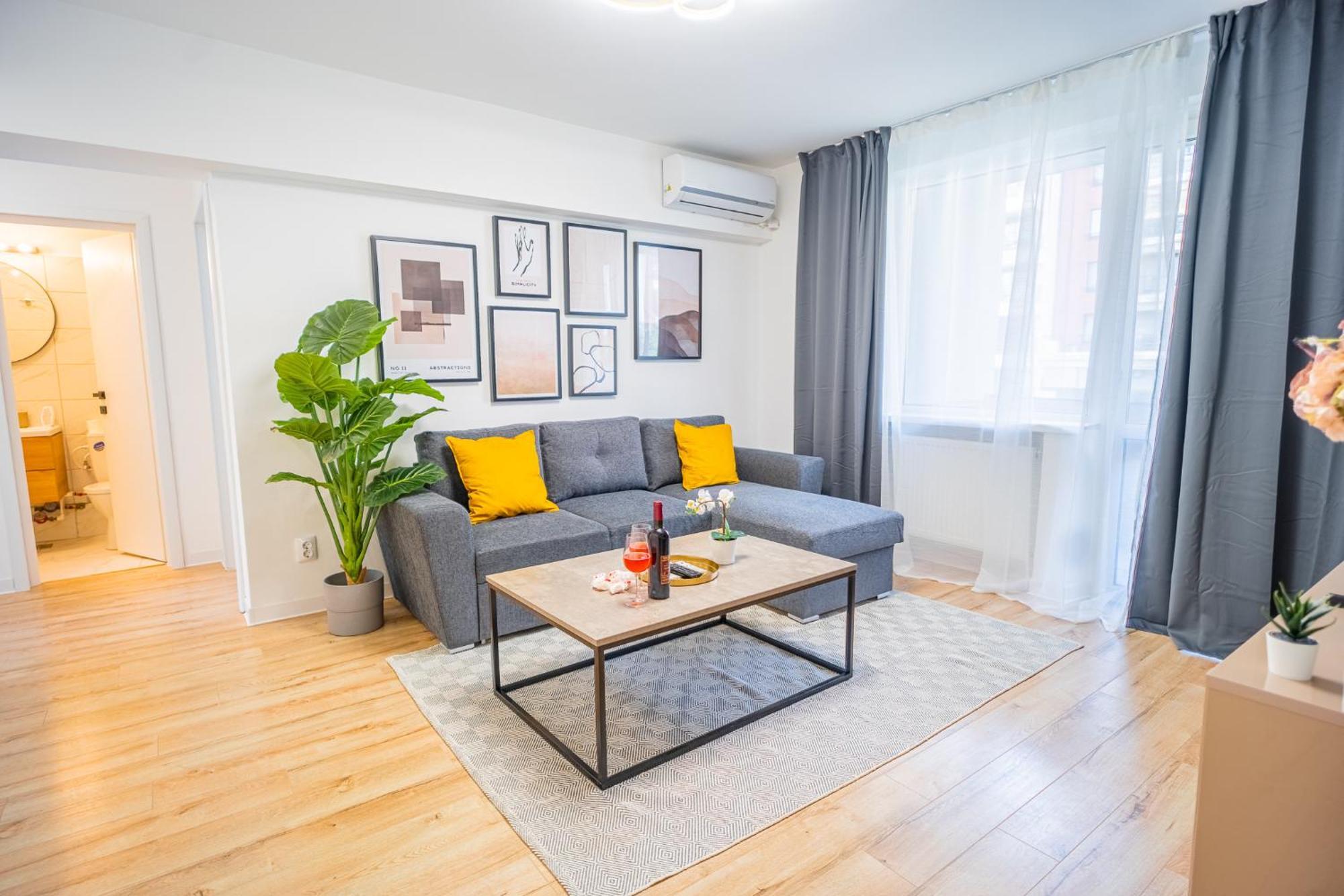 Spacious Newly Renovated 2Br Apartments With Balcony Bukares Bagian luar foto